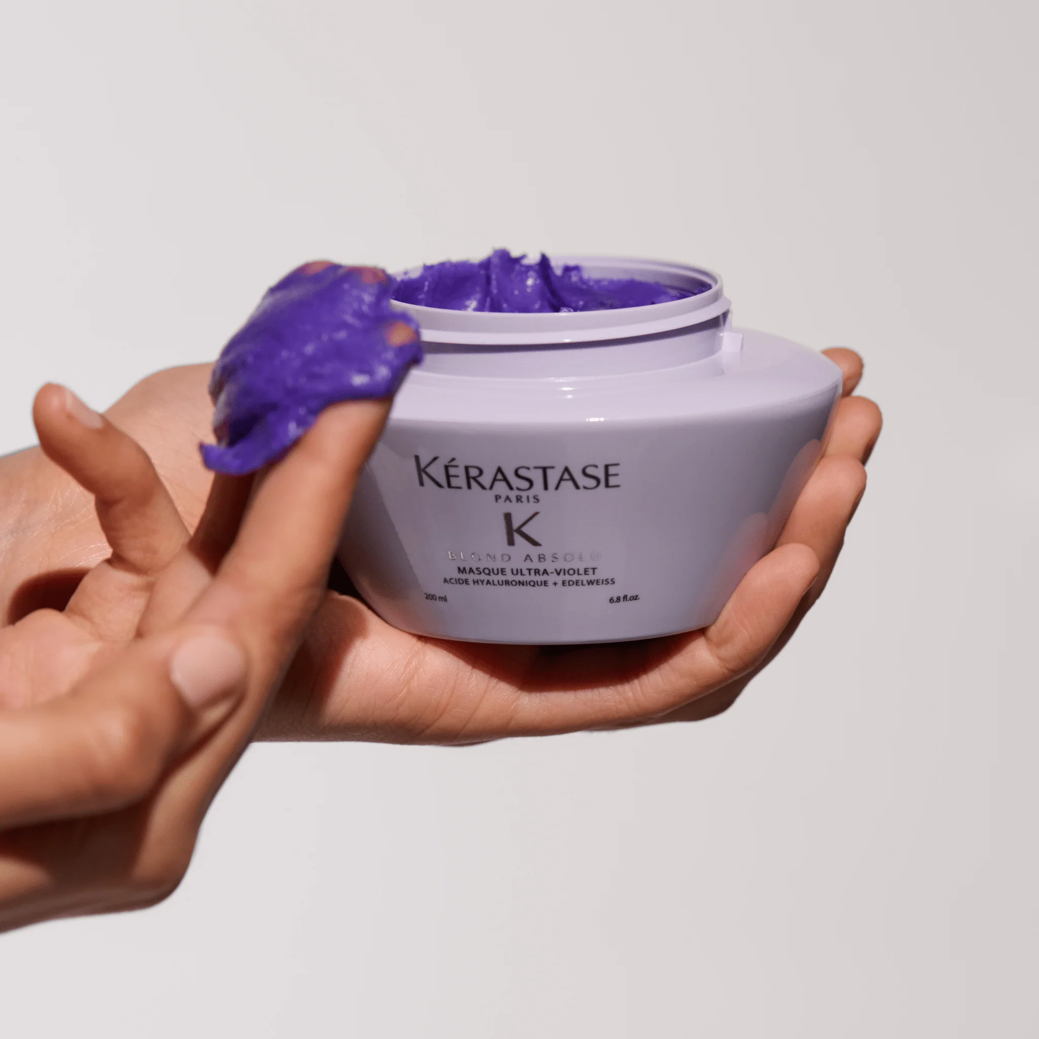 Маска для питания и нейтрализации нежелательного оттенка - Kerastase Blond Absolu Masque Ultra Violet Purple Hair Mask